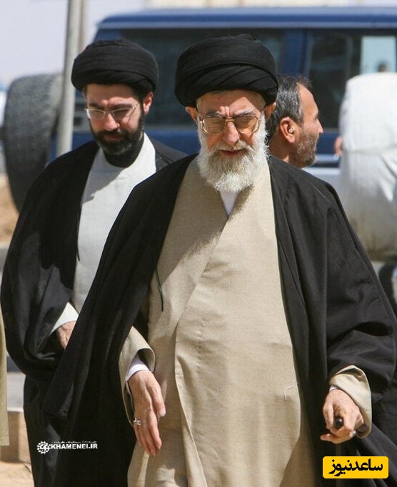 تماشا کنید| از حضور ناگهانی رهبر انقلاب در پرواز عمومی تا هدیه خاص یک زن مقیم خارج/ روایتی از برخورد گرم رهبر شهید انقلاب با اقشار مختلف جامعه + ویدیو