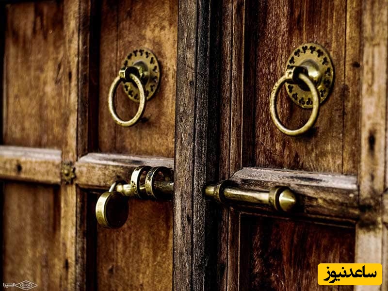 (ویدئو) چگونه یک قفل چوبی ساده، مهندسی امنیت مدرن را تحقیر می‌کند؟ راز مکانیسم‌های درب‌های قدیمی که هنوز شکسته نشده‌اند!