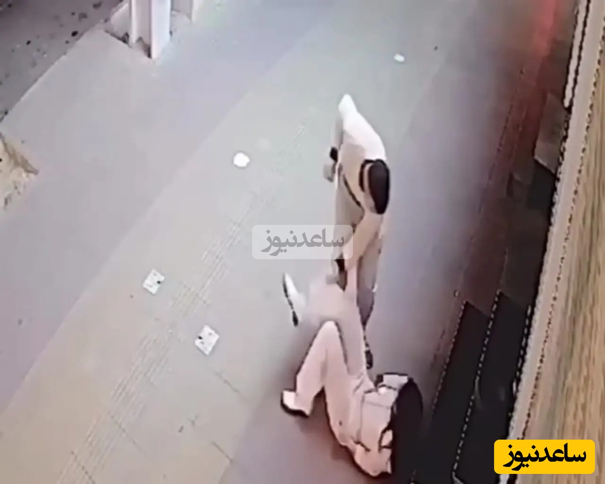 فیلم زورگیری خشن سارق بی‌رحم از دختر جوان در کرج / چرا بنده خدارو اینجوری میزنی!