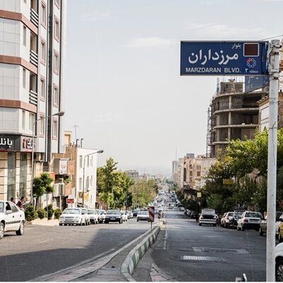 زیرگیری یک روحانی جوان در خیابان مرزداران/روحانی را روی کاپوت ماشین برای فاصله طولانی کشیدند!+تصویر
