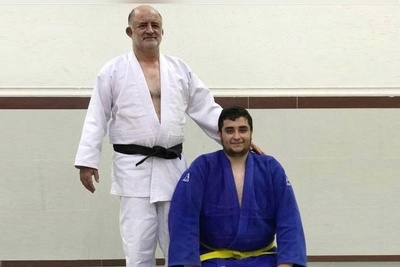 قوانین منزل نماینده سابق ارومیه: وقتی وارد خانه می‌شوم بچه‌هام صف می‌بندند و دستم را می‌بوسند!؛ تا من ننشستم... +فیلم