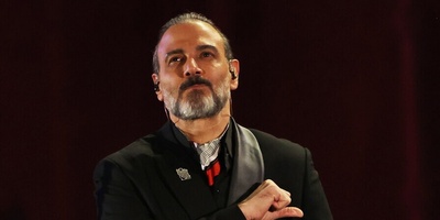 دانلود آهنگ بسیار زیبا و دلنشین علیرضا قربانی با متن شعر عاشقانه فروغ فرخزاد: ای شب از رؤیای تو رنگین شده...