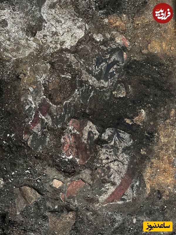 بقایای نقاشی‌هایی که بر روی دیوارهای خانه کشیده شده بودند