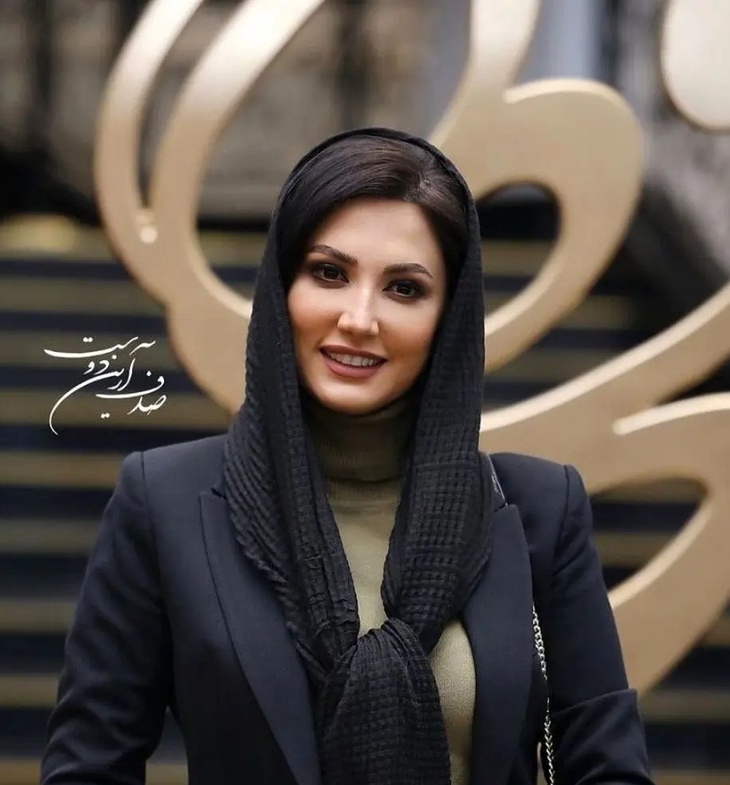 تیپ شیک سمیرا حسینی با چهره جدید و متفاوت در دورهمی دوستانه اش