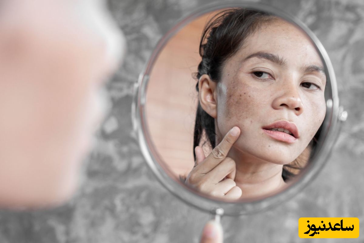 تصویر دختری در آینه