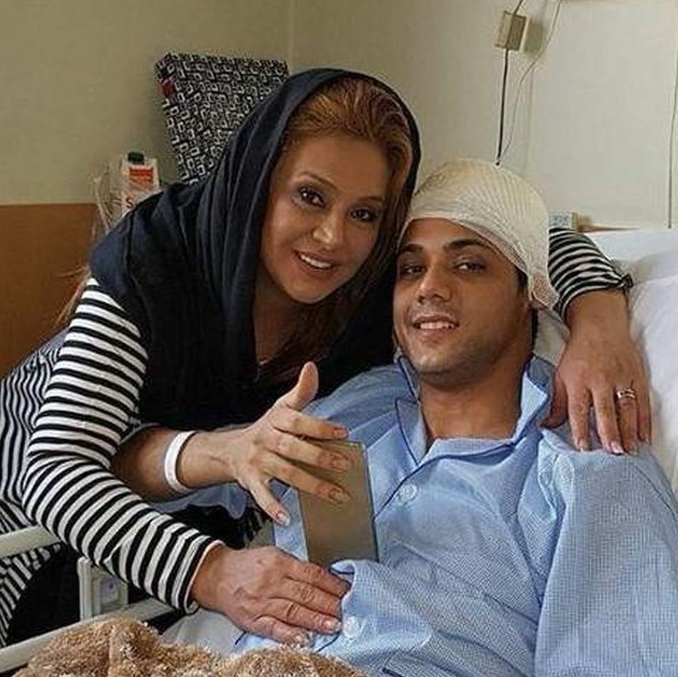 نگاهی به چیدمان میز عزای شیک پسر جوان پرپر شده نسرین مقانلو با گل آرایی منحصر‌به فرد/ روحش شاد و یادش گرامی