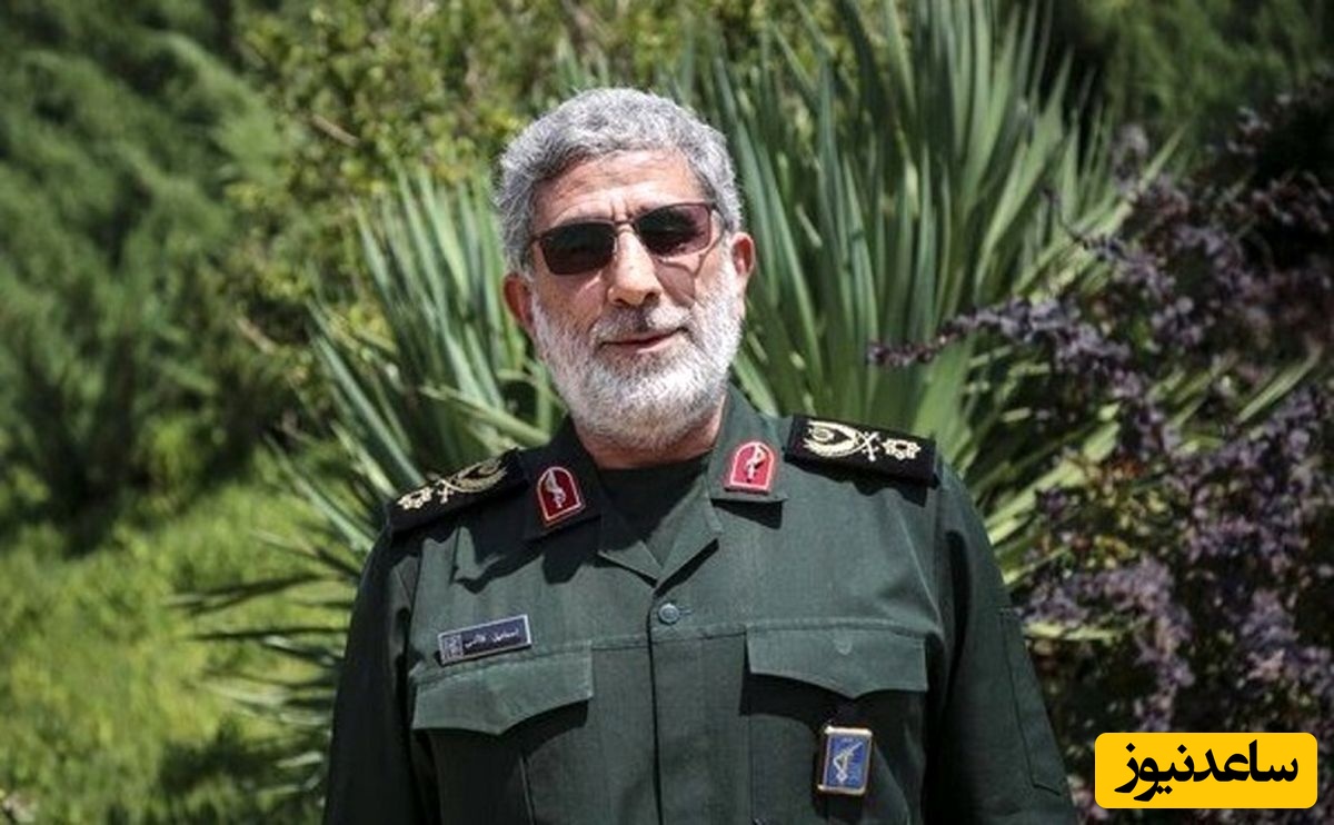 سردار قاآنی با لباس پرصلابت سپاه به مراسم بدرقه همرزمانش آمد؛ لحظاتی از حضور فرمانده نیروی قدس سپاه در بین جمعیت پرشور مراسم امروز +ویدیو