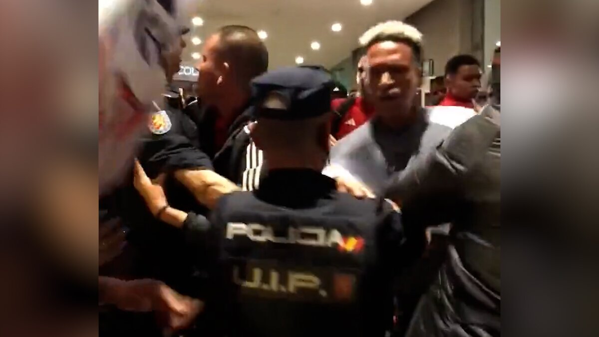 درگیری شدید پلیس مادرید با بازیکنان تیم ملی پرو + فیلم