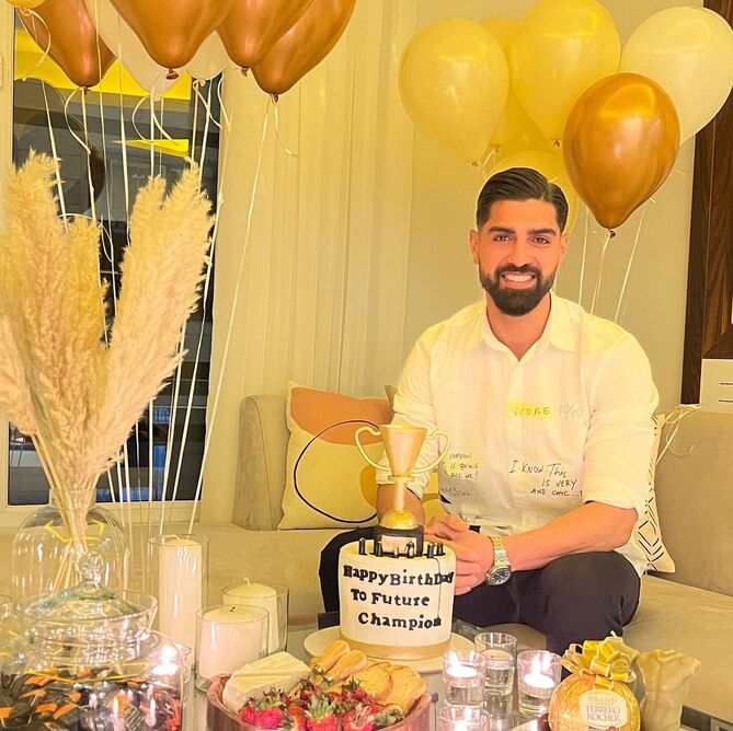 رضا اسدی در جشن تولدش