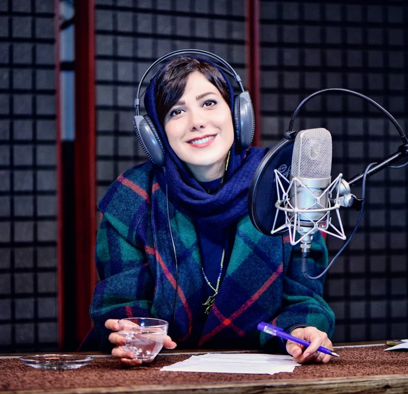 شعر بسیار احساسی از حسن جنتی با صدای دلنشین باران نیکراه/ بین ما خطی‌ست قرمز پس تو با ما نیستی/ یک قدم بردار می‌بینی که تنها نیستی +ویدیو