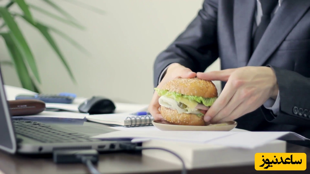 خلاقیت مشاغل؛ ابتکار غش‌آور کارمند باحوصله در محافظت از غذایش در اداره+ویدیو/ یعنی من برای این ذهن خلاقت ایستاده دست میزنم😂