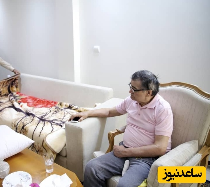 نگاهی به چیدمان منزل مجلل رضا رویگری با لوستر های 3 متری، پرده های والان دار، مبلمان سلطنتی، فرش ابریشمی، سکان دیواری و...