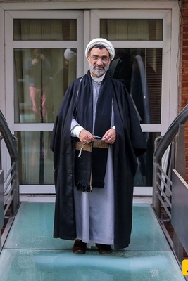 دبیر شورای عالی انقلاب فرهنگی: گاهی اوقات برخی جوانان می‌گویند به کافی شاپ برویم و قهوه ای مهمان ما باش