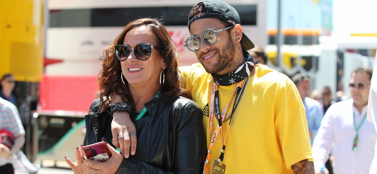 رونمایی از ناپدری کم سن و سال و چشم رنگی نیمار با ظاهر شبیه به بردپیت 20ساله/ 6 سال از ابرستاره فوتبال جوانتره+عکس