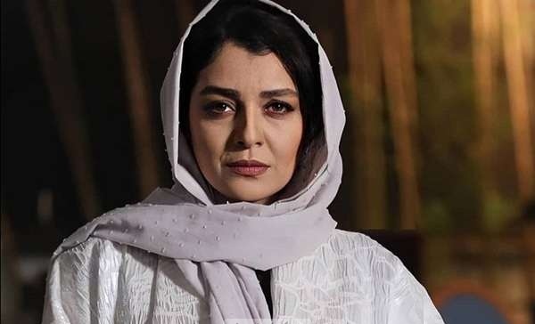 نگاهی به مانتو شِنِلی ساره بیات بازیگر ایرانی +عکس/ خانم بازیگر چه استایلی زده