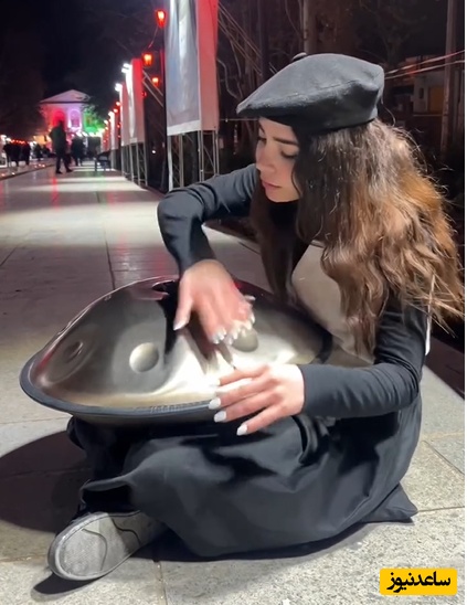 دختر ایرانی که با هنگ‌درام در تجمعات شرکت کرده بود: من مخالف آقای خامنه‌ای و جمهوری اسلامی بودم اما الان منتظرم تفنگ بهم بدن تا..+فیلم