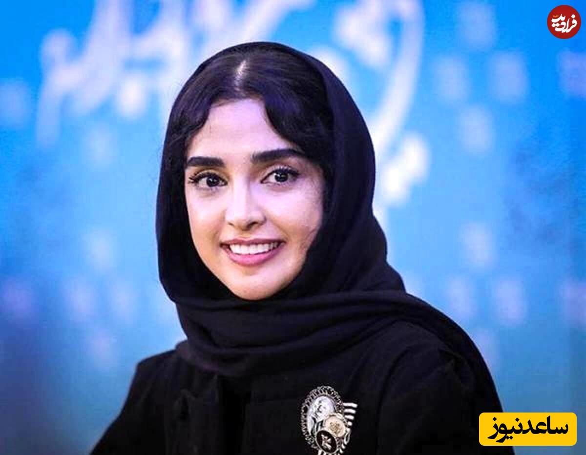 سلفی بازی الهه حصاری در اتاق خوابش