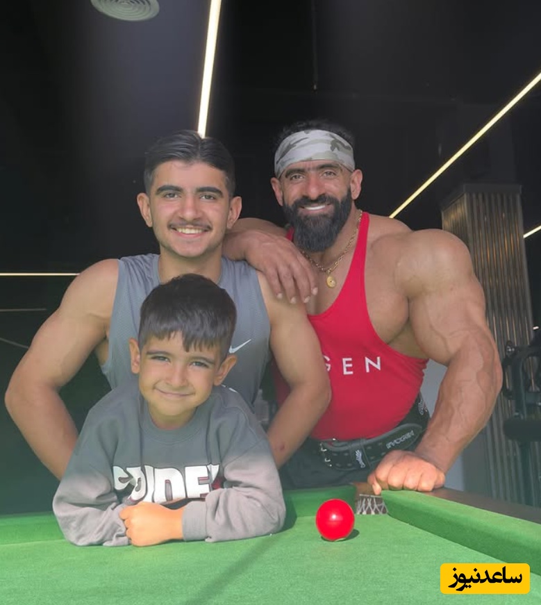 هادی چوپان درکنار پسرانش