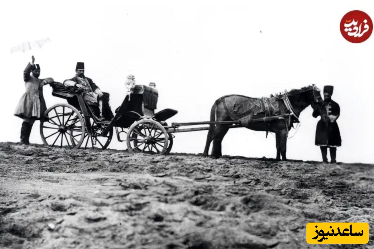 شاه سوار بر کالسکه در ساحل دریا