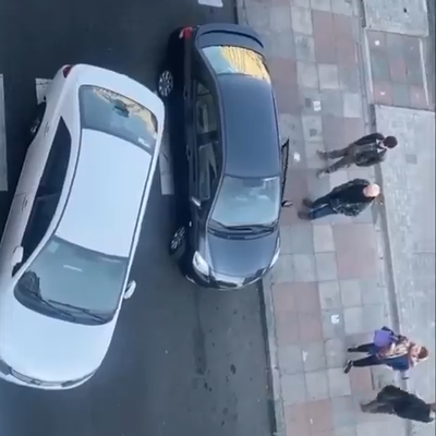 اقدام باورنکردنی راننده بعد از تصادف؛ شکستن شیشه ماشین توسط راننده تویوتا یاریس!