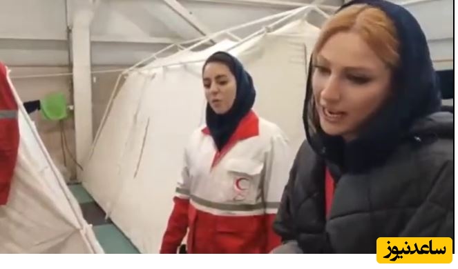 بازیگران در کنار عوامل هلال احمر  