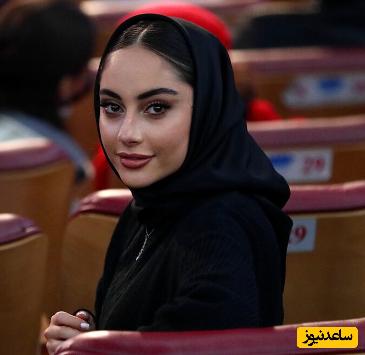 جذابین بیش از حد ترلان پروانه با میکاپ روزانه و لایت