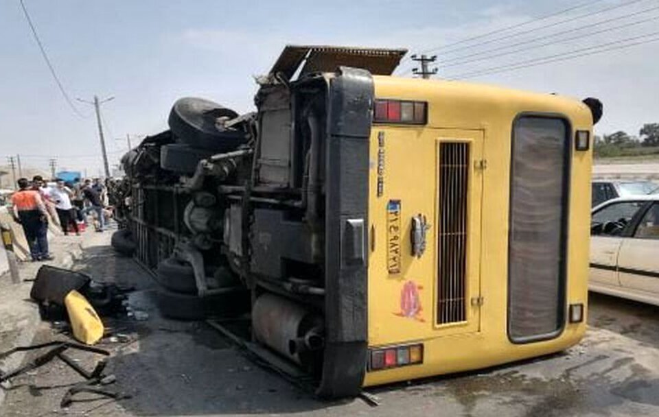 واژگونی اتوبوس در اتوبان قزوین_زنجان + عکس