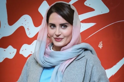 نگاهی به اوت‌فیت الناز شاکردوست در اکران این فیلمش؛ از انتخاب هوشمندانه شلوار جین راسته تا بازگشت به اکسسوری‌های قدیمی!+ویدیو