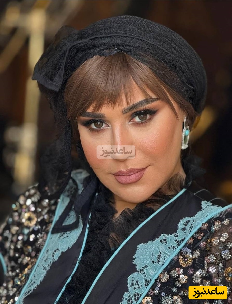 مانتوی طرح دار و فوق العاده شیک نسیم ادبی چقدر بهش میاد😍 عجب طرح و رنگی😍 + عکس