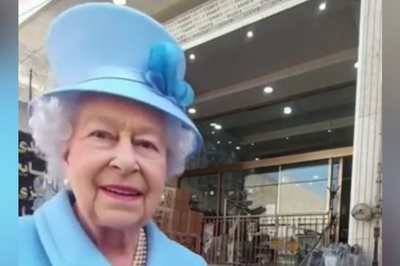 خلاقیت مشاغل؛ ابتکار هوشمندانه و خنده‌دار مغازه‌دار صالح‌آبادی در استفاده از ملکه الیزابت برای تبلیغ کسب و کارش+فیلم/ با اختلاف بهترین استفاده از هوش مصنوعی تا حالا😂😂