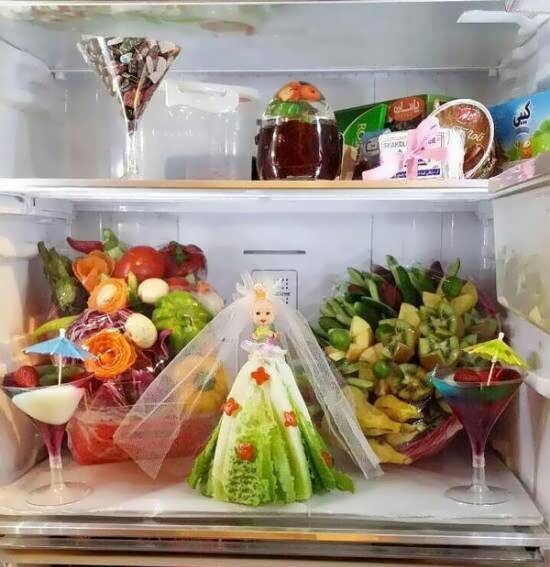 اوج خلاقیت خنده دار یک مادر ایرانی برای تزئین مرغ و کله پاچه یخچال دختر تازه عروسش/ داماد سکته ناقص نکنه خوبه+عکس