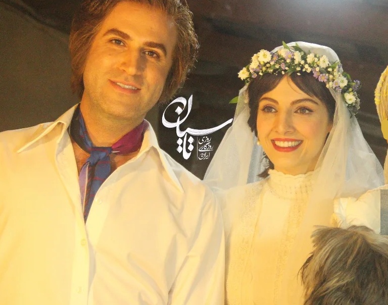 به بهانه پایان غم انگیز سریال تاسیان نگاهی به عکس های یادگاری بازیگران و هنرمندان ایرانی در پشت صحنه سکانس های حساس/ از لحظه عروسی مهسا حجازی و هوتن شکیبا تا مرگ شیرینِ قصه و پرواز قوها