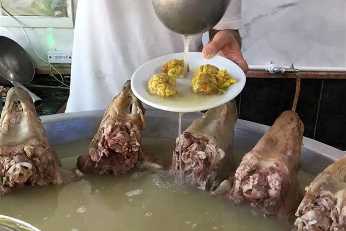 نوآوری در کار و کاسبی؛ ترفند هوشمندانه و بامزه کله‌‌پزی خلاق در کشاندن مشتری به مغازه با کمک مهران مدیری و امین حیایی+ویدیو/ دکترای بازاریابی اصلا مال توئه😂