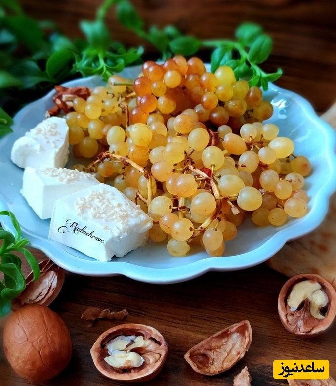  پنیر، انگور و نان