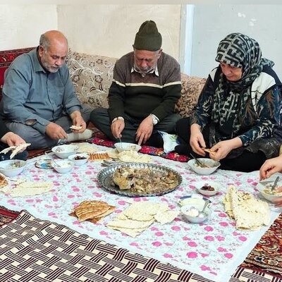 (فیلم) لذت پخت کله پاچه گوسفند در خانه باصفای روستایی متعلق به خانواده آذری/ کلپچ خورا اعلام حضور کنن😁