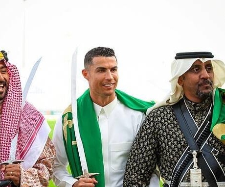 مداح معروف ایرانی خطاب به رونالدو: من از تو درخواست دارم تا روی پیراهنت برای منجی بنویسی و قسم به روزی که عیسی هم با او برمی‌گرده و...