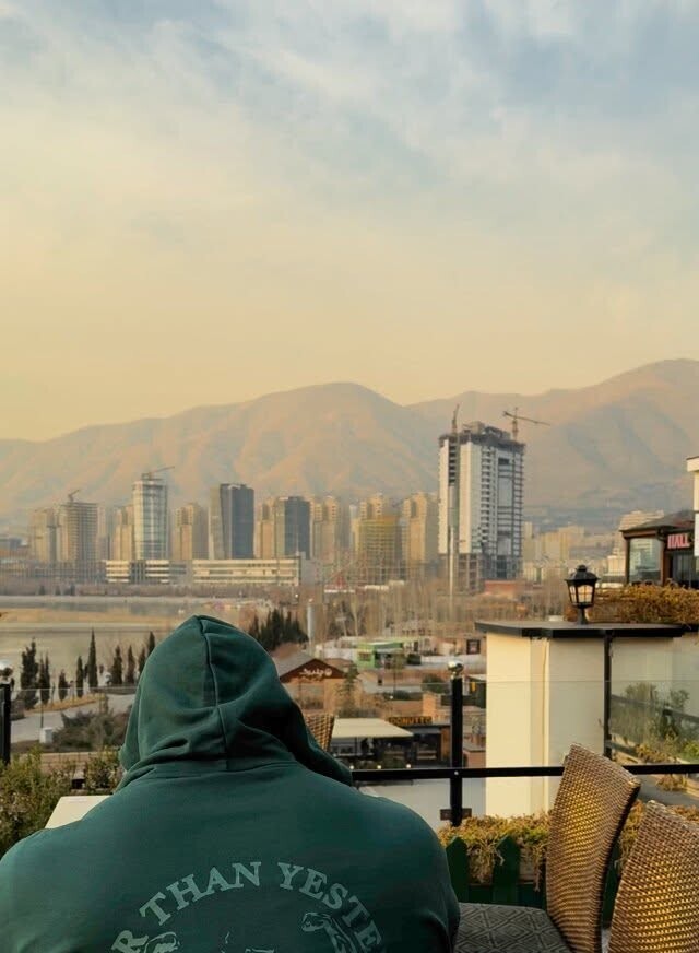 پاتوق زیبای هادی چوپان برای فرار از روزمرگی ها با فضایی رویایی و دنج/ بهشتِ تهران اینجاست+فیلم