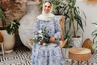 نه به تجملات، بله به اصالت؛ نگاهی به انتخاب‌های تحسین‌برانگیز سوگل طهماسبی برای چیدمان منزلش؛ از معجزه نور و گلدان در دلپذیر کردن پذیرایی تا دکوری‌هایی به سبک جنوبی‌های خونگرم!+ویدیو