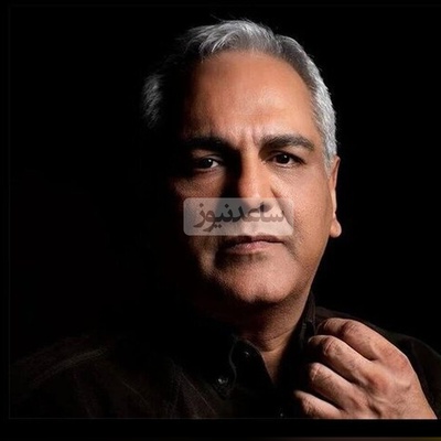 (ویدیو) خاطره‌ی فوق خنده‌دار مهران مدیری از یک طرفدار بامزه/ بانوی مسنی که بجای عکس یادگاری از مدیری خواست مربع‌ها رو بخوره😂