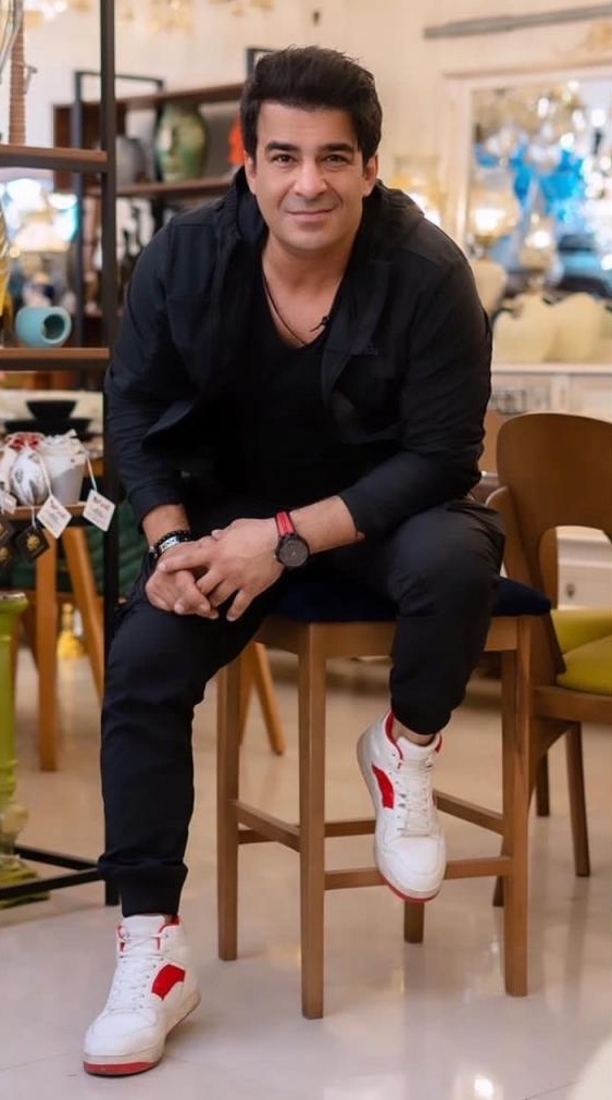 ذوق و گریه هوادار یوسف تیموری با دیدن وی در کویت! چه اشکی میریزه😵