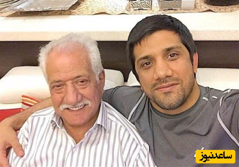 نیمرو خوردن و سفره ساده و بدون تجملات علیرضا دبیر روی زمین در خانه پدری‌اش/ این صبحانه کم از پادشاهی نیست!+عکس