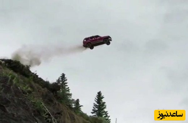 (فیلم) پرتاب کردن ماشین ها به دره، رسم عجیب مردمان آلاسکا