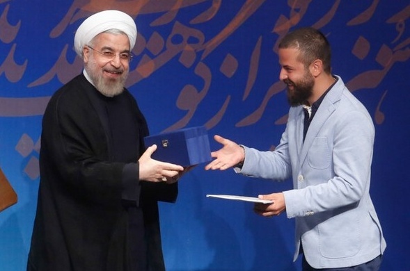هنرمندان در کنار سیاسیون| الهام حمیدی، نیوشا ضیغمی، بهنوش طباطبایی، رویا نونهالی و همسرش و... مهمان افطاری حسن روحانی+عکس