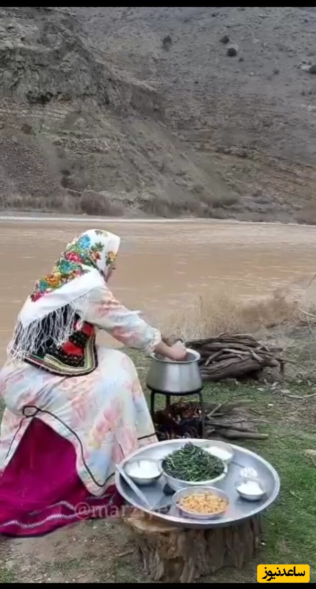 طرز تهیه خوشمزه ترین آش دوغ ترکی با سبزی کوهی مخصوص بهار / اونقدر خوشمزه و خوش عطره که دلت نمیخواد بهار تموم شه