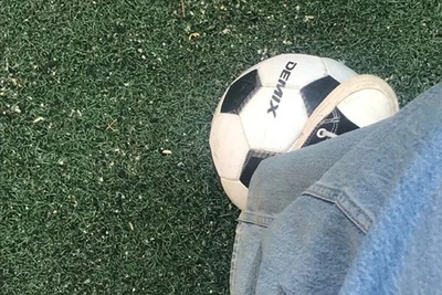 مهارت فوق العاده بالای دختر محجبه و شیک پوش‌ایرانی برای روپایی زدن در حاشیه جام جهانی+فیلم/ باعث افتخاری بانو😍