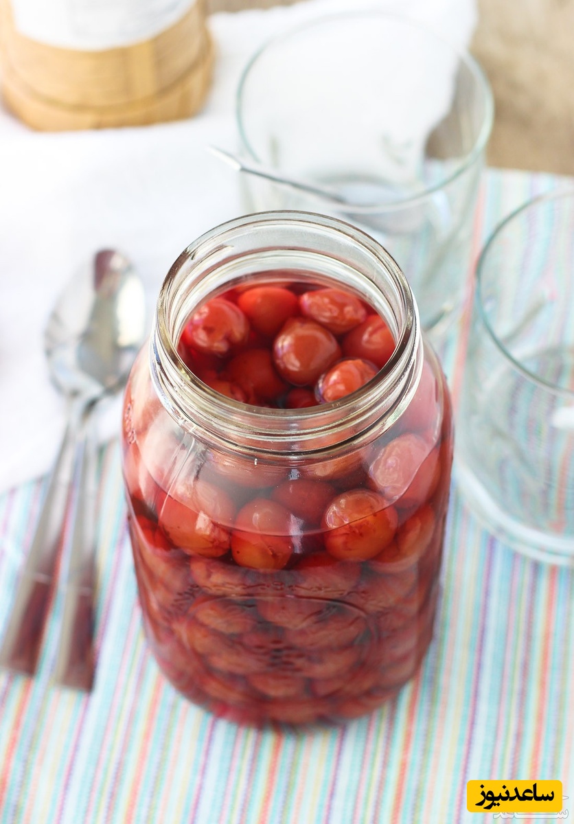 طرز تهیه ترشی آلبالو سرشار از انواع ویتامین های C,A,B ...