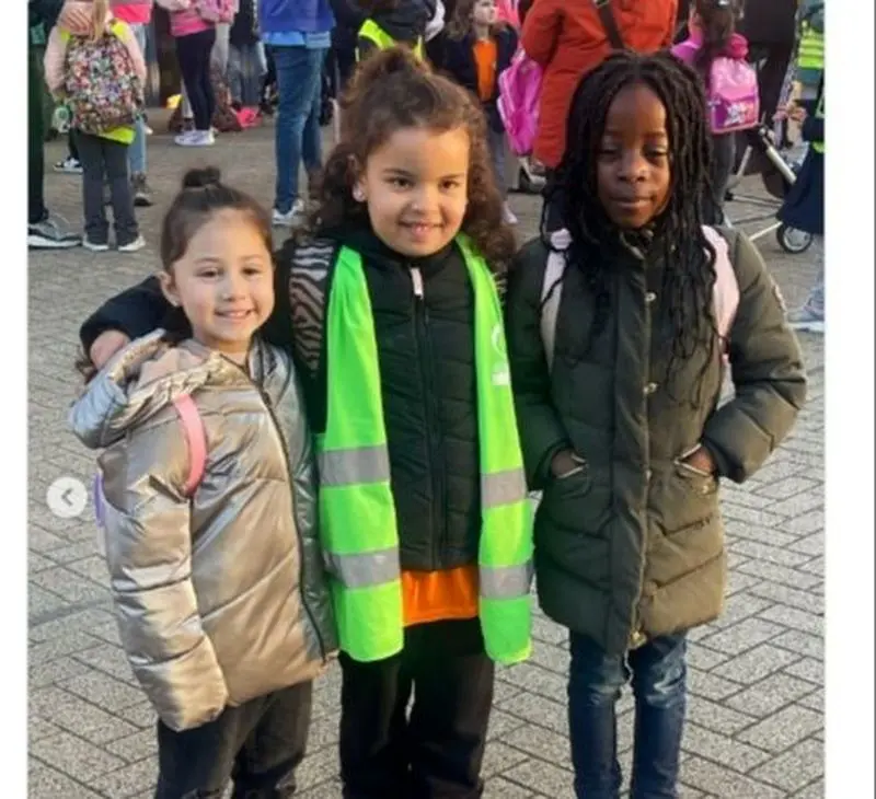 (عکس) استوری سپیده بزمی پور، همسر شاهرخ استخری از تجربه ناخوشایند کلاس اول به زبان هلندی دخترش نبات کوچولو