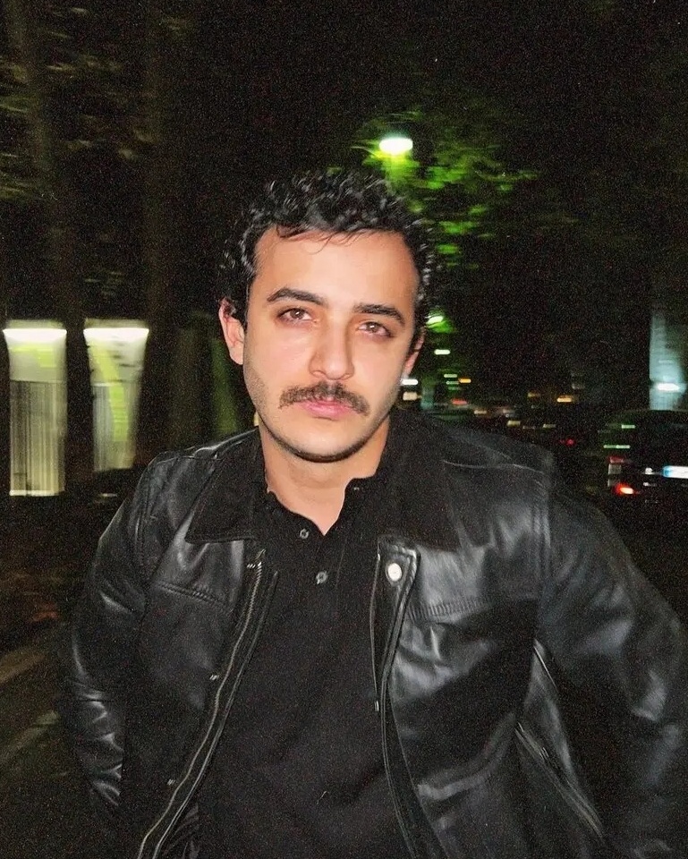 وقتی علی شادمان  خودروی لاکچریش رو به رخ میکشه!