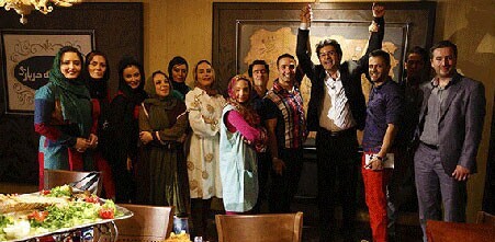 سفره غذای پر خرج و رنگین و دورهمی صمیمی بازیگران در یک مهمانی چرب و چیلی به سبک مایه دارهای عربستان+عکس