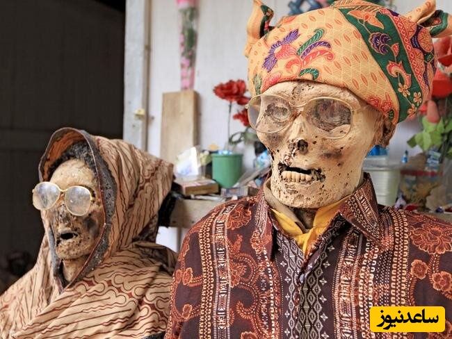 تصاویر باورنکردنی و ترسناک از قبیله‌ایی که با مرده‌ها زندگی می‌کنند!+ تصایر آزار دهنده